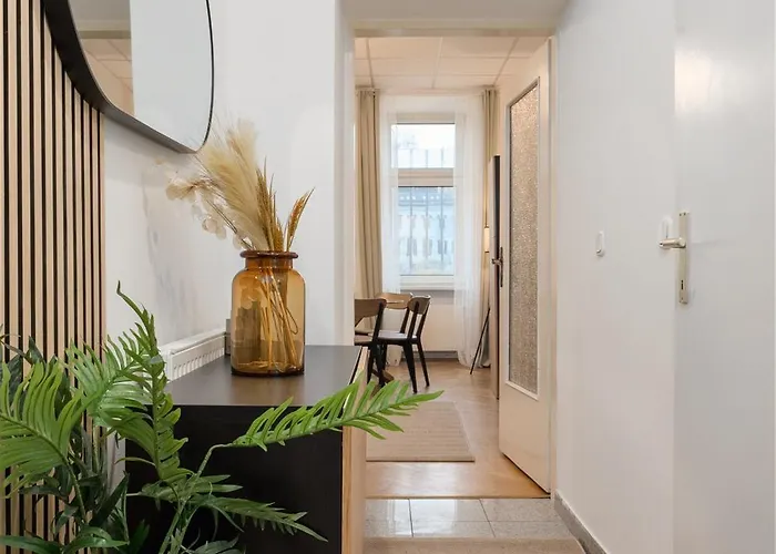 Monthly - - 5min To Metro U1 And Danube Apartament