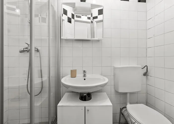 Monthly - - 5min To Metro U1 And Danube Apartament *