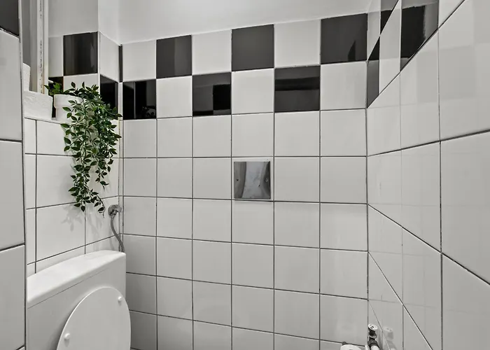 Monthly - - 5min To Metro U1 And Danube Apartament *