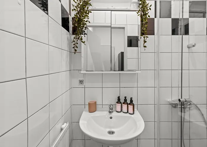 Monthly - - 5min To Metro U1 And Danube Apartament