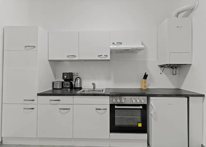 Monthly - - 5min To Metro U1 And Danube Apartment *