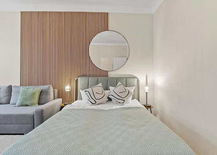 Monthly - - 5min To Metro U1 And Danube Apartment *