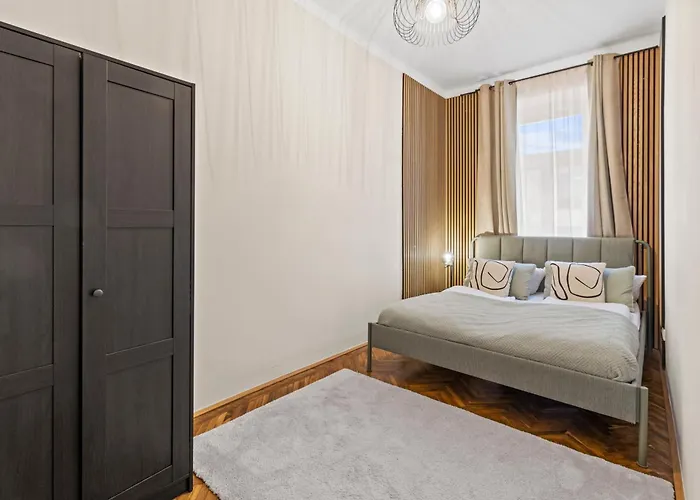 Monthly - - 5min To Metro U1 And Danube Apartment